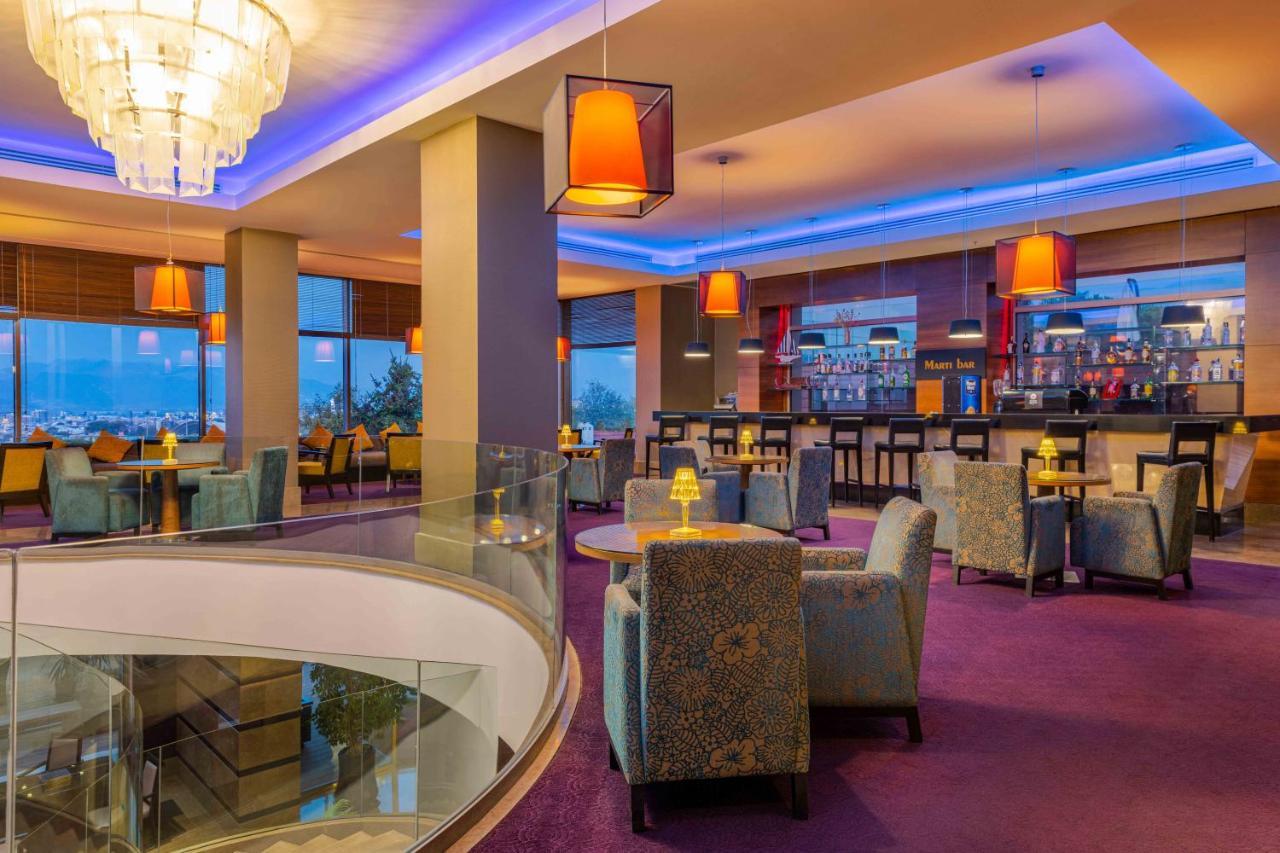 Hotel Celik Palas Convention Center & Thermal Spa Бурса Екстериор снимка The bar at the hotel