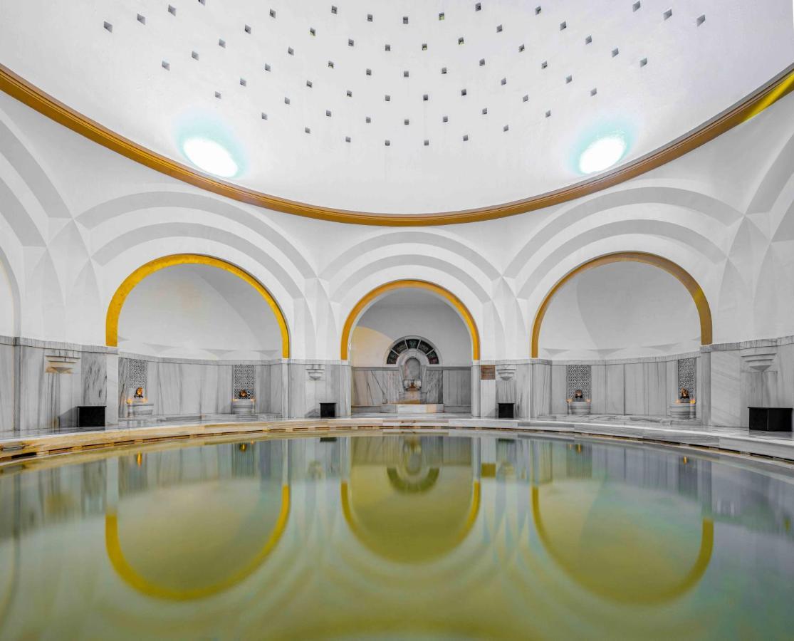 Hotel Celik Palas Convention Center & Thermal Spa Бурса Екстериор снимка The interior of the swimming hall